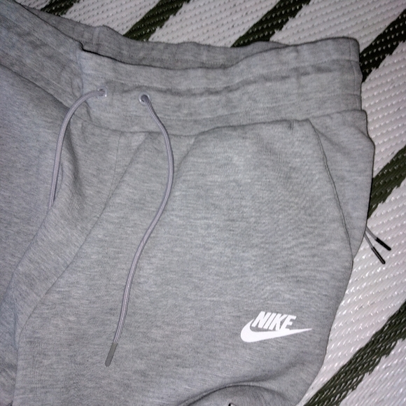 Nike tech fleece joggers - Picture 2 of 5